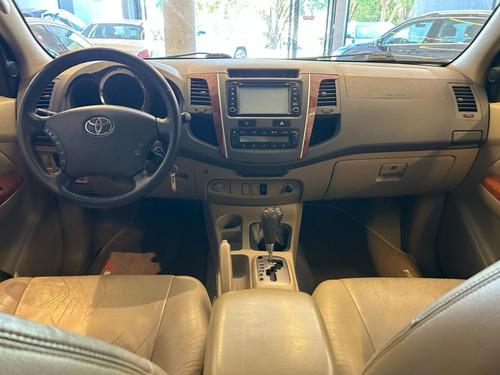 Toyota Hilux SW4 3.0 SRV 4X4 7 LUGARES 16V TURBO INTERCOOLER DIESEL 4P AUTOMÁTICO