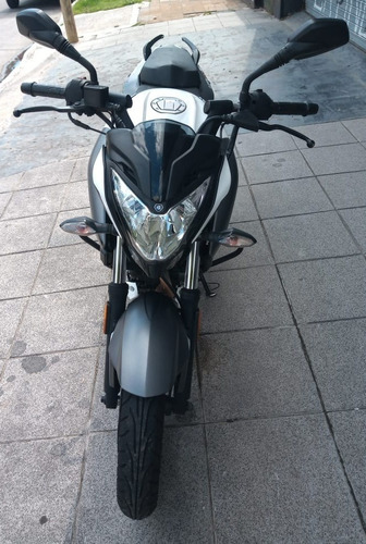 Bajaj Rouser