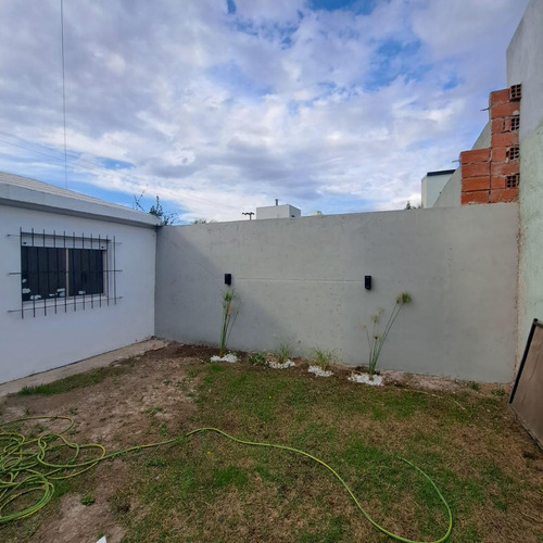 Vende Casa De 2 Habitaciones En Calle Córdoba