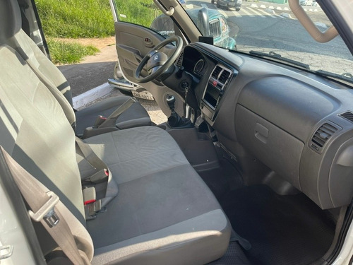Imagem 12 de 15 de Hyundai Hr 2017 2.5 Hd Cab. Curta S/ Carroceria Tci 2p