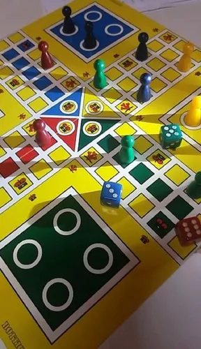 Jogo Ludo Oficial 2 Dados Estojo Tabuleiro C/ Leque E Coroa