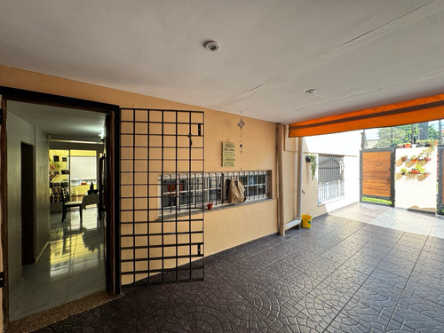 Casa 4 Dormitorios, Cochera, Patio Y Local En Belgrano