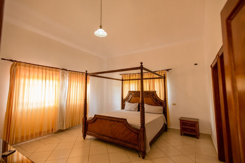 Vendo Magnífica Villa En Metro Country Club, Una Mansión De Lujo En Juan Dolió, República Dominicana