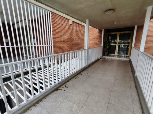 Vendo Apartamento En Turmero (castel Grande), Código 25-13554 Cm Leer Descripción