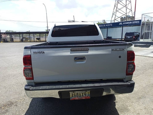 Imagen 4 de 13 de Toyota Hilux 4x4