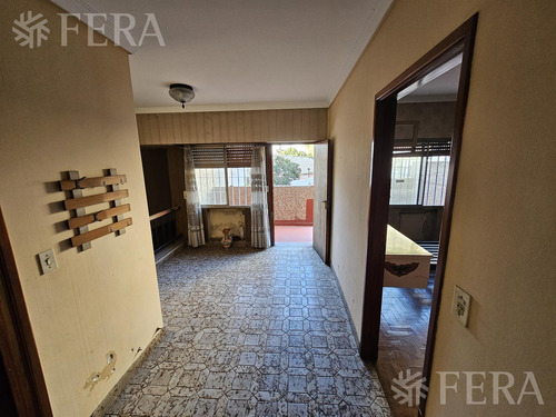 Venta De Casa De 4 Ambientes Con Cochera Y Quincho En Piñeyro