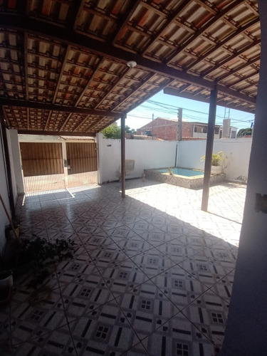 Casa 3 Quartos Com Garagem E Piscina