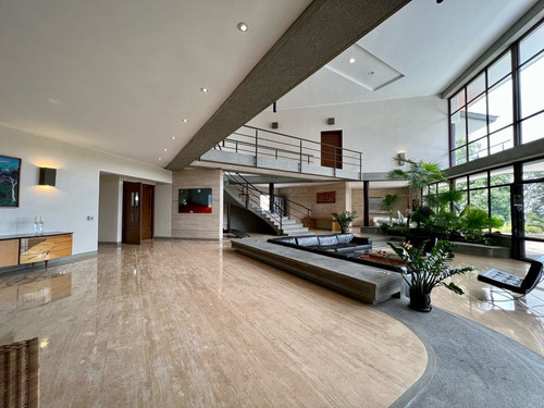 Vendo Casa 1350m2 4h/10b/10p Monte Elena 9049