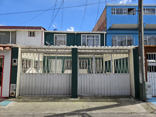 Casa De 2 Pisos Barrio Gustavo Restrepo 