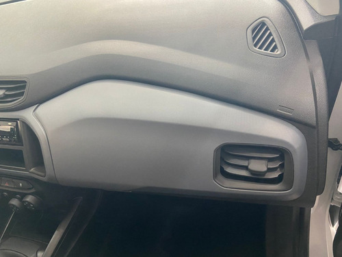 Imagen 10 de 21 de Chevrolet Onix Joy Plus 1.4