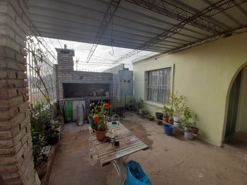 Imagen 2 de 7 de Casa En Cerdeña 6956 Esq. Varsovia. U$s59000