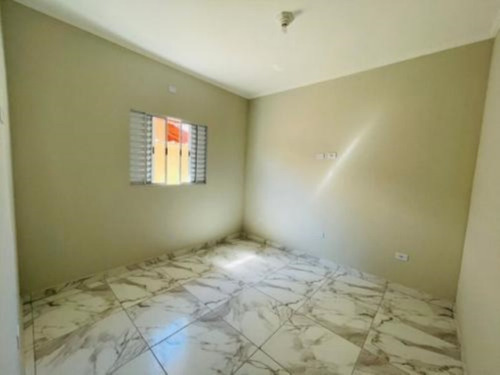 Imagem 6 de 12 de Casa No Bairro Balneário Plataforma, Em Mongaguá, Litoral Sul De São Paulo, Localizada No Lado Praia. Imóvel Com 125 M² De Terreno Sendo 72 M² De Área Construída. Possui Piscina, Churrasqueira E Vaga