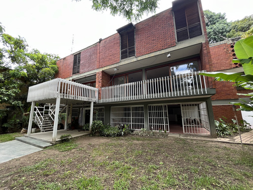 Se Vende Casa 765m2 4h+s/5b+s/6p Altamira 0885