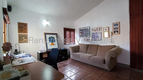 Hermosa Casa Con Excelentes Acabados, Ubicada En Una De Las Mejores, Zonas Del Trigal Norte, Cocina Equipada, Aires Acondicionados Y De Doble Nivel, Jardín Interno Con Jacuzzi,