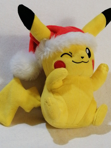 Peluche Original Pikachu Santa Pokemon Navidad Tomy 24 Cm . 