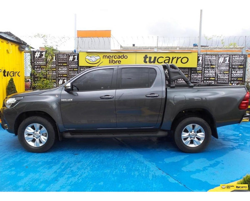 Imagen 4 de 15 de Toyota Hilux 2.8 Edición 50 Aniversary
