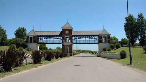 Glm. Lote En Venta En Barrio Santa Elena, Pilar Del Este.