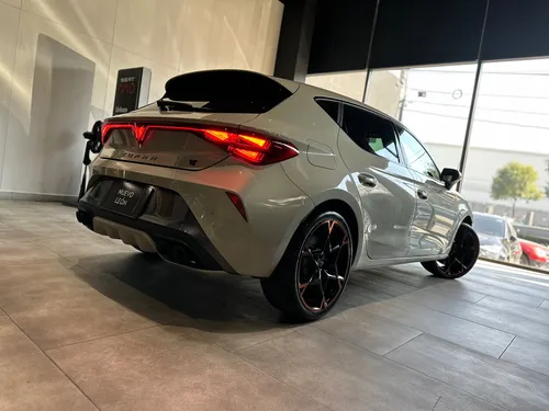 Cupra Leon 300Hp