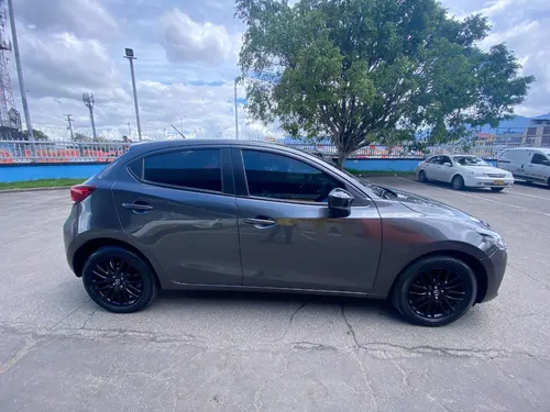 Mazda 2 1.5 Touring Carbon Edition