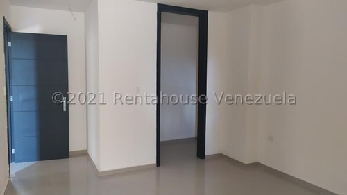 Imagen 8 de 13 de Rmp Se Vende Townhouse En Terrazas Del Country Valencia, Zona Exclusiva, Amplios Espacios En Obra Blanca Para Decorar A Su Gusto.