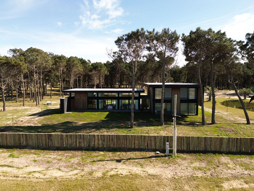 Casa En Venta Primera Linea Al Mar Punta Del Este (ref: Bpv-10119)