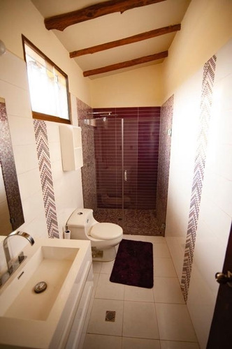Imagen 12 de 14 de Venta Casa Urbanización El Solar Guataparo Valencia