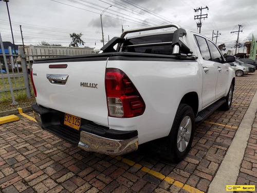 Imagen 6 de 12 de Toyota Hilux Revo 2.4cc Mt Aa 4x4