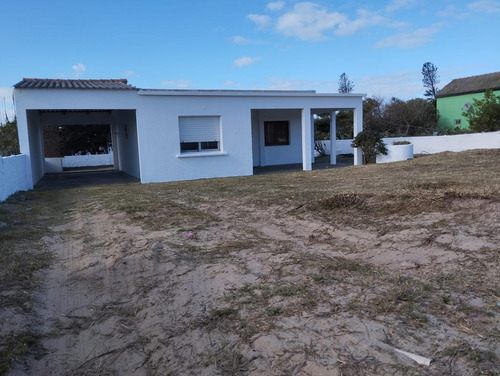 Casa A Media Cuadra De La Playa