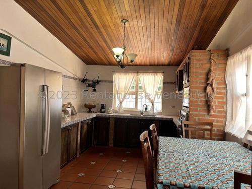 Casa En Venta En Macaracuay Caracas Calle Cerrada Piscina Parrillera Jacuzzi