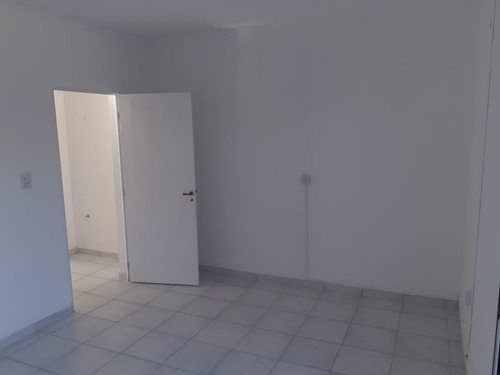 Imagen 7 de 11 de Depto De Un Dormitorio, Casi A Estrenar. Buen Barrio, Cochera, Jardín Y Todos Los Servicios!