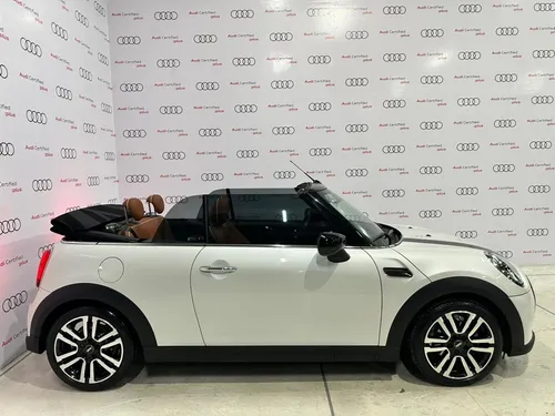 Mini Cooper Convertible 1.5 Iconic At