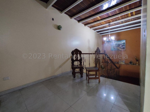 Casa En Venta En Maracay Urb Las Delicias Santa Rita Rah 25-10984 Meglisf