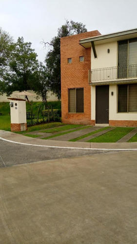 Se Vende Casa En Puerta De Piedra, Equipada, Jardín, 3 Recam