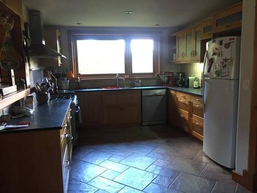 Imagen 7 de 17 de Casa Muy Confortable En Barrio Privado, Con Quincho, Playa, Pileta Climatizada Y Club House En Bariloche