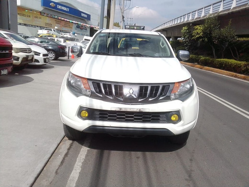 Imagen 2 de 6 de Mitsubishi L200 2018 2.4 Cabina Doble 4x2 Mt
