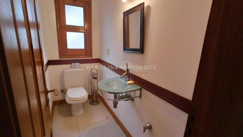 Muy Linda Casa En Lugano- Ref: 2315
