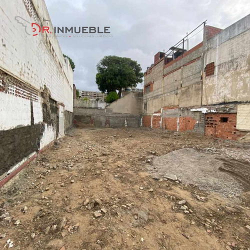 Terreno, Calle Tacagua, Catia La Mar | Buena Ubicación