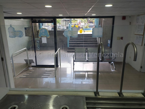Imagen 2 de 14 de Local En Venta En Los Cortijos De Lour. (mg) 58 424 280 09 21