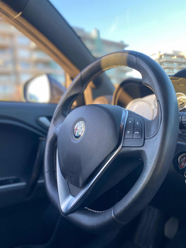 Imagen 17 de 23 de Alfa Romeo Mito 2015 1.4 Tbi Quadrifoglio Verde