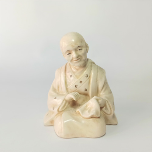 Figura De Porcelana Hombre Oriental Sentado