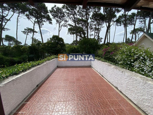 Imagen 13 de 30 de Espectacular Casa En Lugano 5 Dormitorios 4 Baños