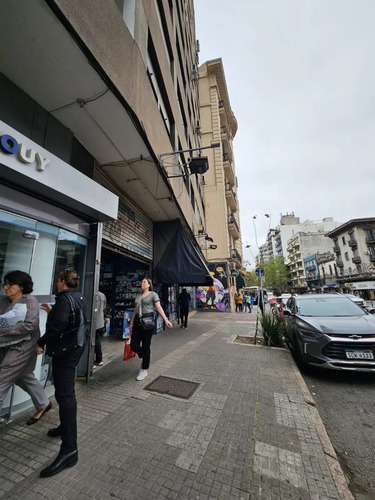 Galería Montecarlo. Local 24