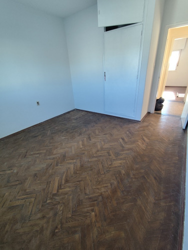 Santa Lucia Y S Quintín Amplio 2 Dorm Balcon $ 25000 Gt 2300
