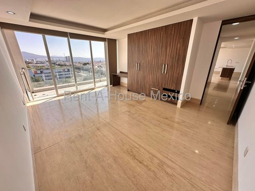El Campanario - Renta. Casa Con 3 Recámaras Y Cuarto De Servicio | Le
