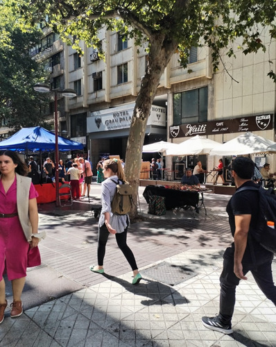 Mejor Ubicación Local En Huérfanos Esquina Morande