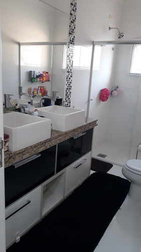 Imagem 13 de 14 de Sobrado, 03 Suítes, 04 Vagas, Varanda Gourmet E Piscina.