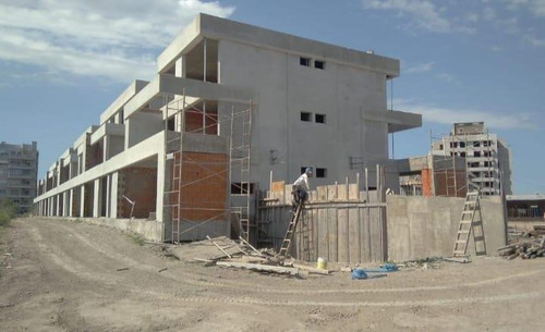 Imagen 10 de 26 de Alquiler De Excelente Triplex En Condomio Flumine
