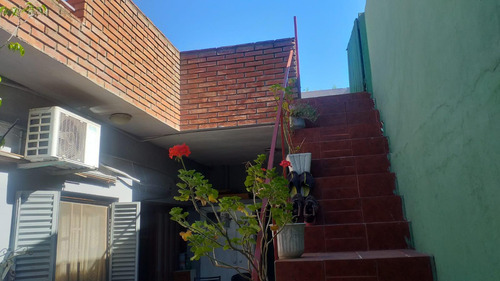 Ph En Venta - Caseros - 3 Amb, Patio Y Terraza. Sobre Avda. San Martín Al 3900, Caseros