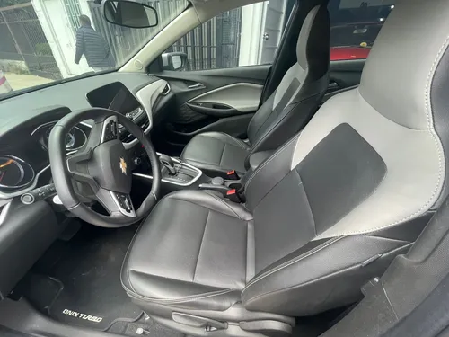 Chevrolet Onix 1.0T Premier Sedan At