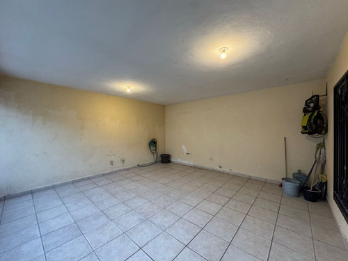 Casa En Venta Remodelada, En Cumbres Élite, A Media Cuadra Parque Cumbres Élite